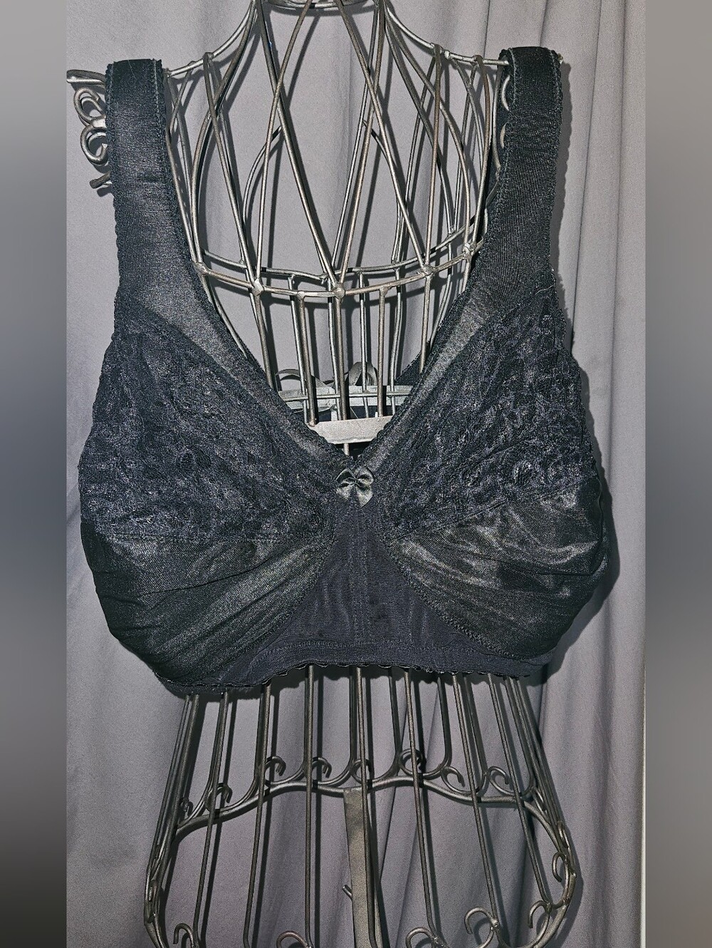 Glamorise Black Lace Wireless Full-Coverage Bra